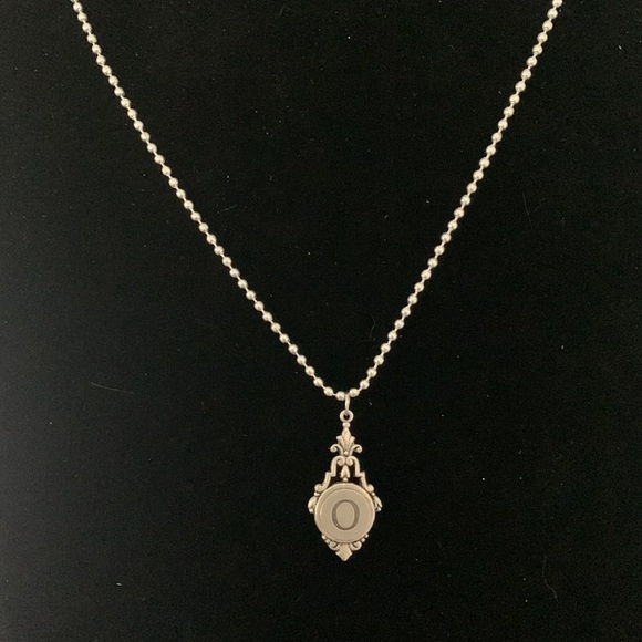 NWOT Reversible Necklace Letter “O” - Picture 2 of 8